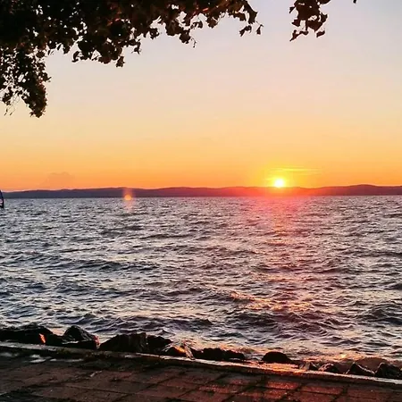 Balancaa Beach - Vizparti, Teraszos, Kertkapcsolatos Apartman Az Aranyparton Siofok